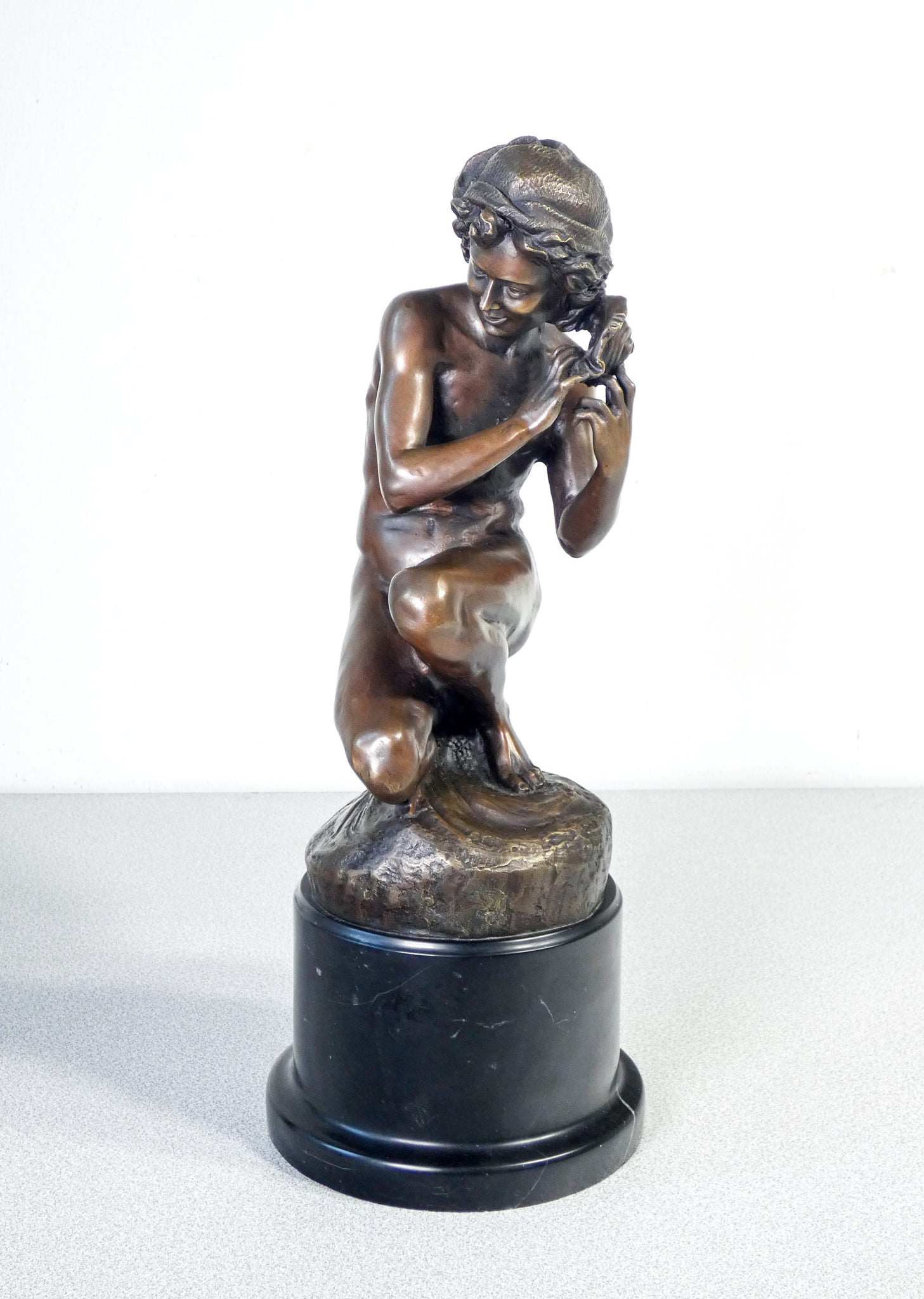 copia statua jean baptiste carpeaux pescatore con conchiglia scultura bronzo