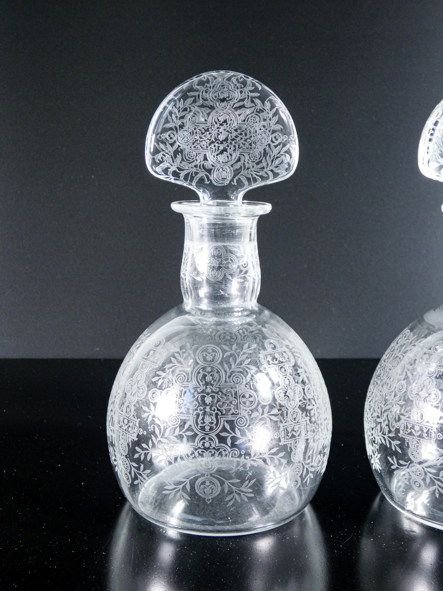 coppia bottiglie baccarat motivo marillon decanter  cristallo epoca 1940s