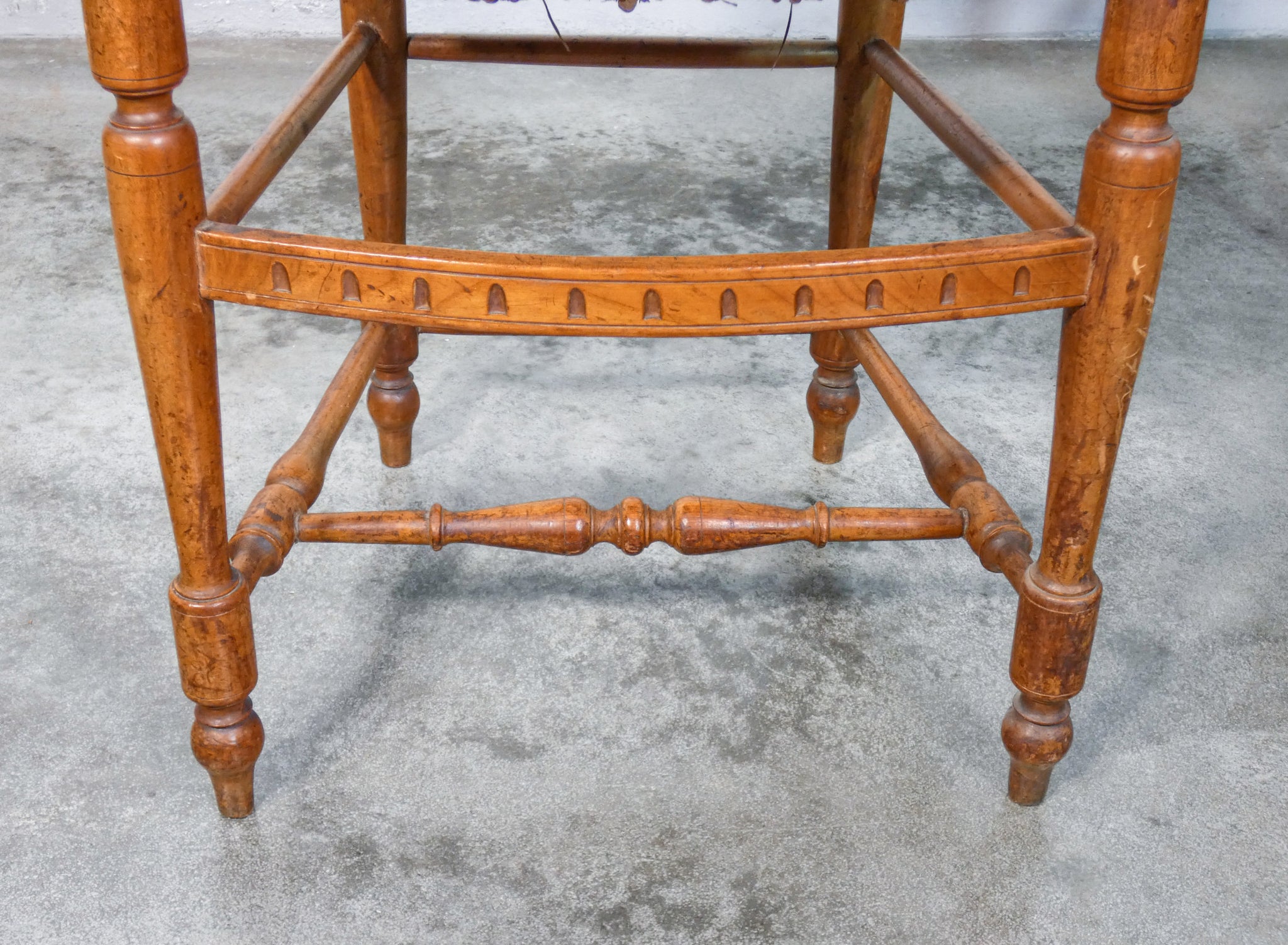 coppia sedie legno massello noce scolpito liberty schienale a lira epoca antica