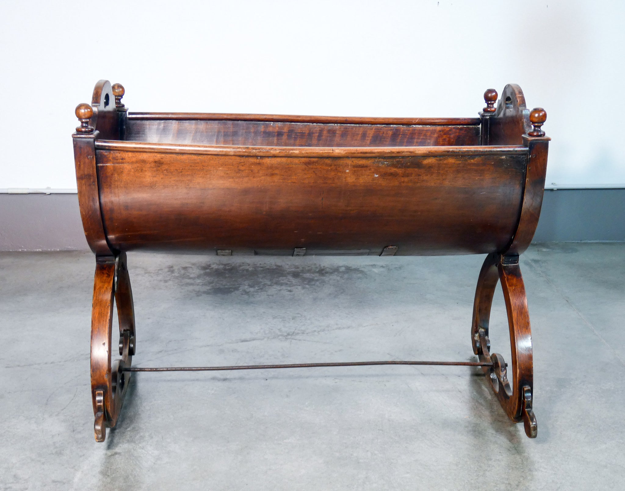 culla legno massello noce epoca 1800 impero lettino neonati tavolino antica