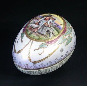 scatola ceramica sevres dipinta a mano scena pastorale forma uovo primo 1900