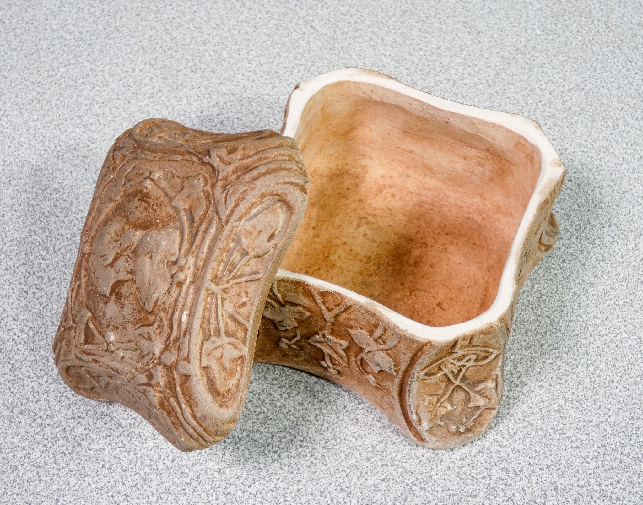 scatolina ceramica manifattura di signa decorazione bassorilievo epoca 1900