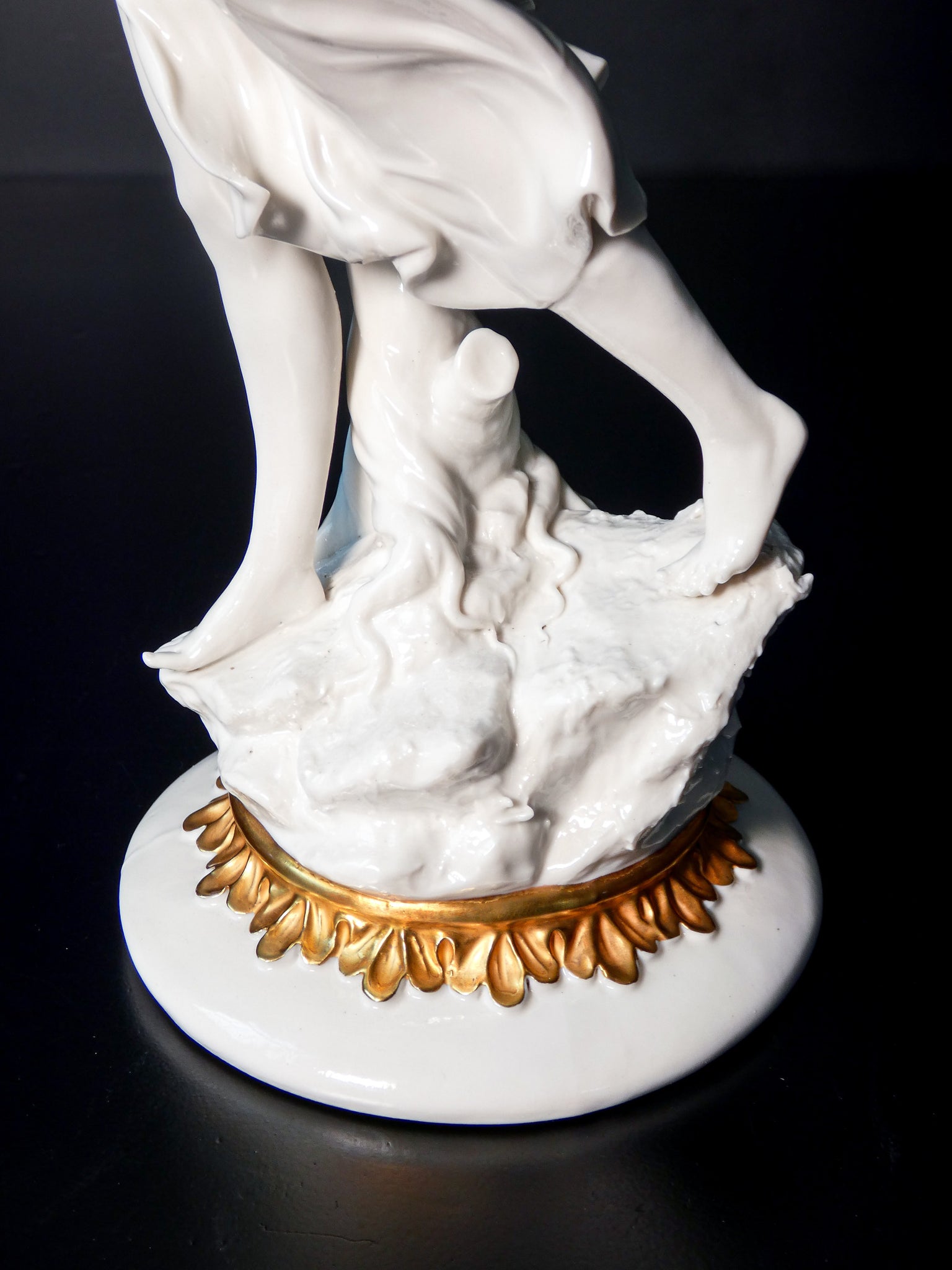 scultura artemide diana cacciatrice arciera porcellana capodimonte epoca