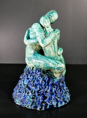 scultura bacio coppia amanti gres ceramica smalto policromo firmata arte