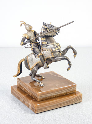 scultura cavaliere firmata giuseppe vasari statua metallo torneo giostra cavallo