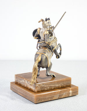 scultura cavaliere firmata giuseppe vasari statua metallo torneo giostra cavallo