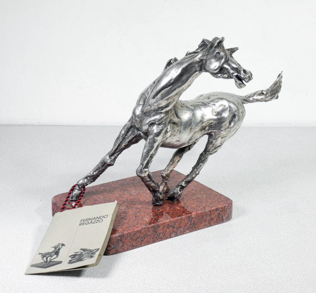 scultura cavallo in corsa firmata fernando regazzo aosta metallo numerata