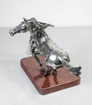 scultura cavallo in corsa firmata fernando regazzo aosta metallo numerata
