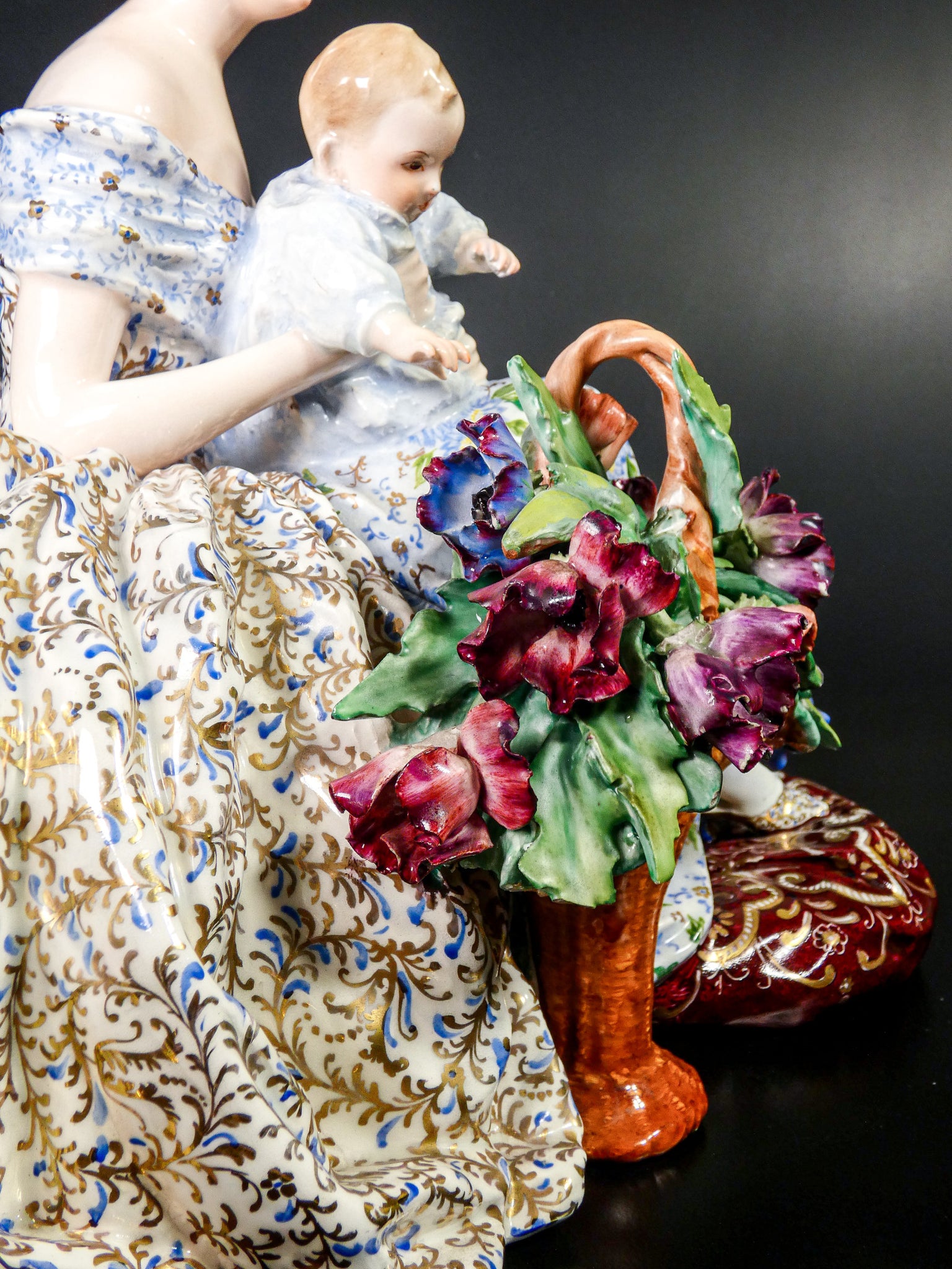 scultura guido cacciapuoti damigella bambino fiori epoca 1940 ceramica dipinta