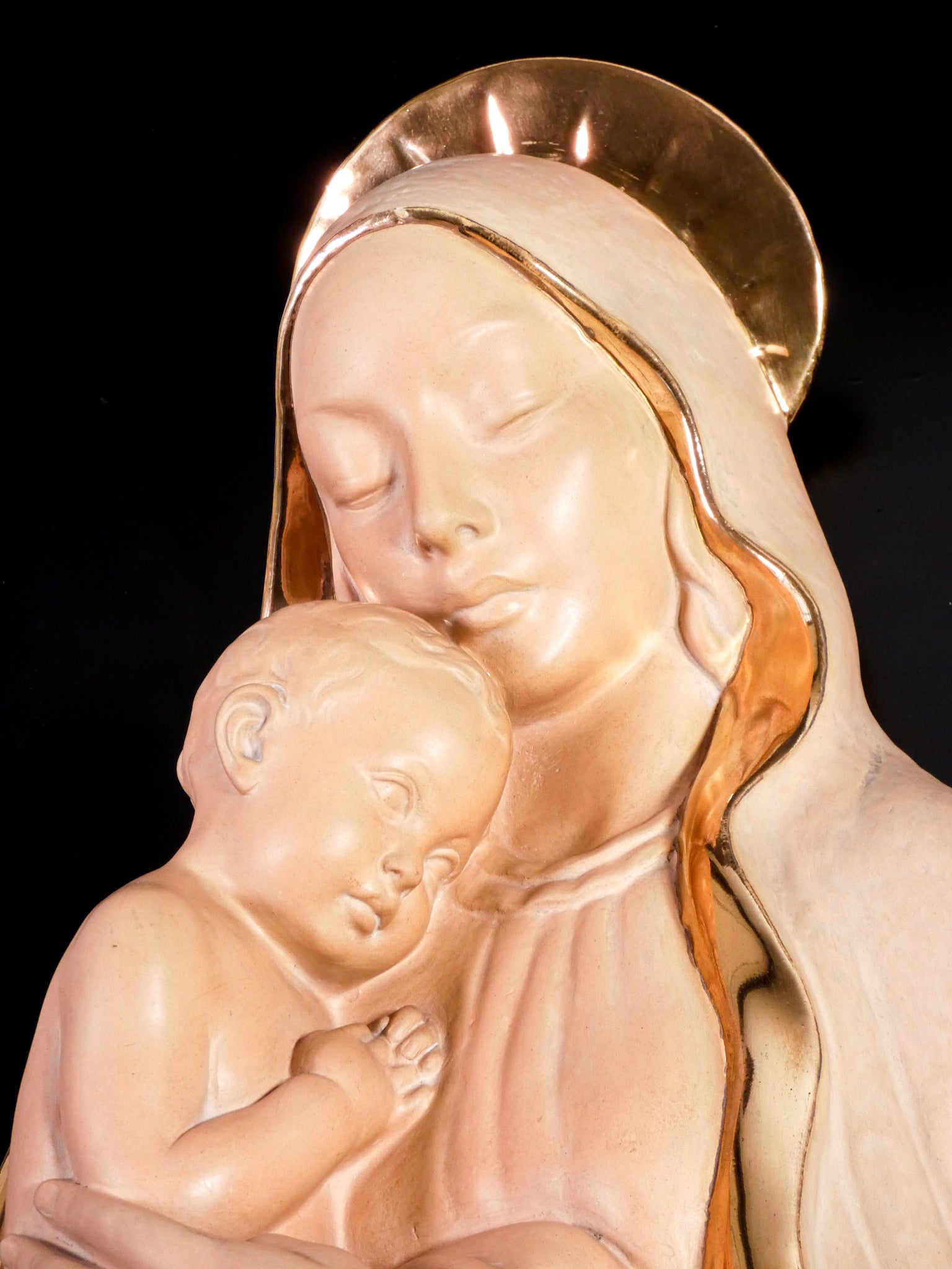 scultura zaccagnini madonna con bambino maria gesu nativita ceramica dorata