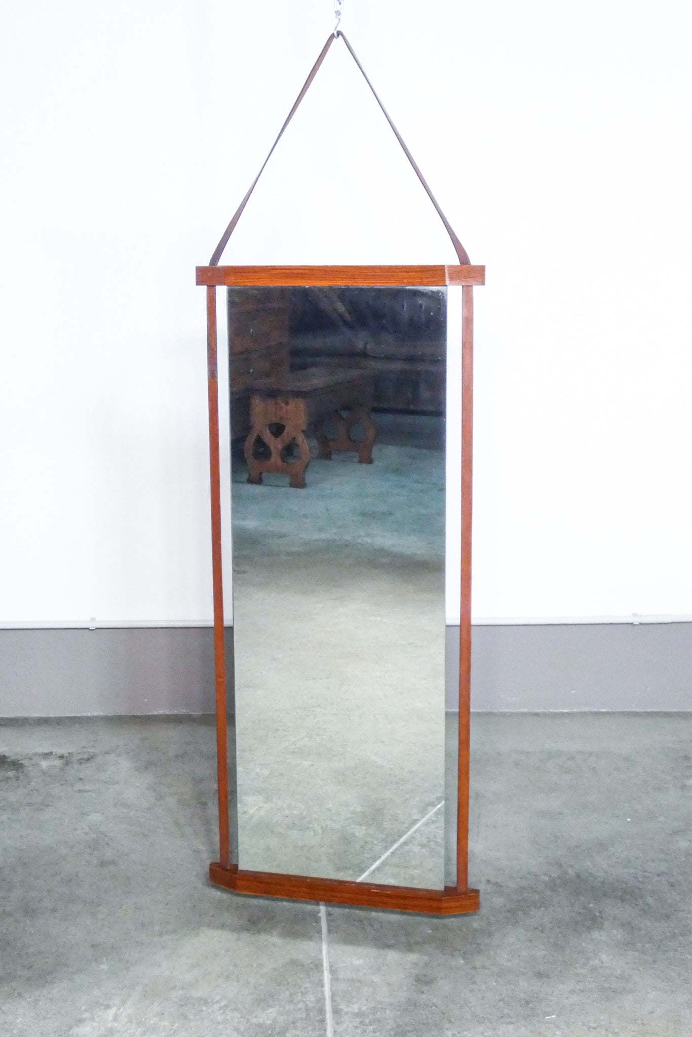specchiera design scandinavo 1970s vintage specchio legno teak hanging mirror