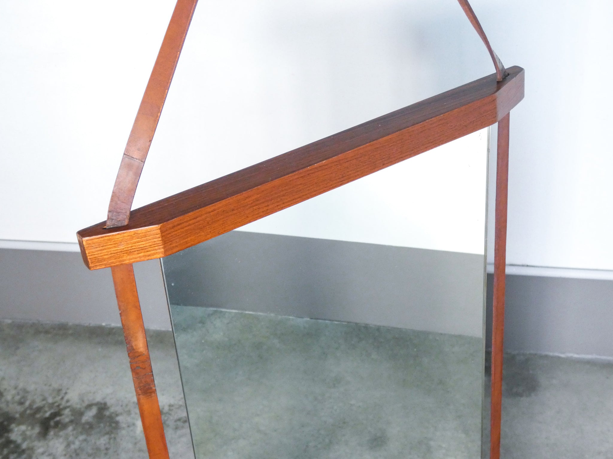 specchiera design scandinavo 1970s vintage specchio legno teak hanging mirror