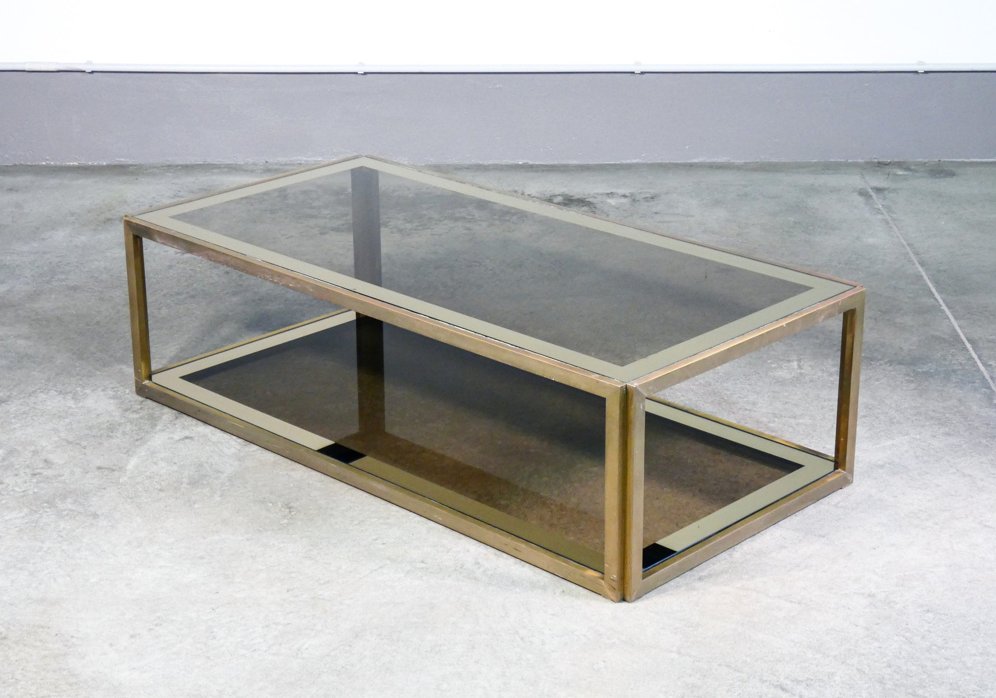 Tavolino da salotto di design in metallo dorato e vetro – Mercand Store