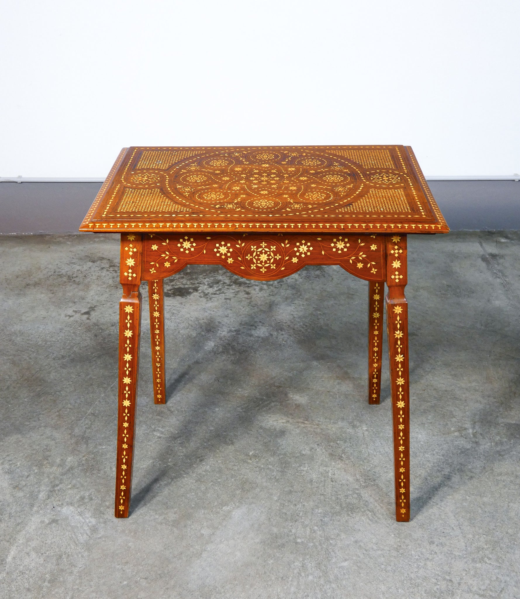 tavolino intarsiato alla certosina epoca 1800 stile adriano brambilla legno
