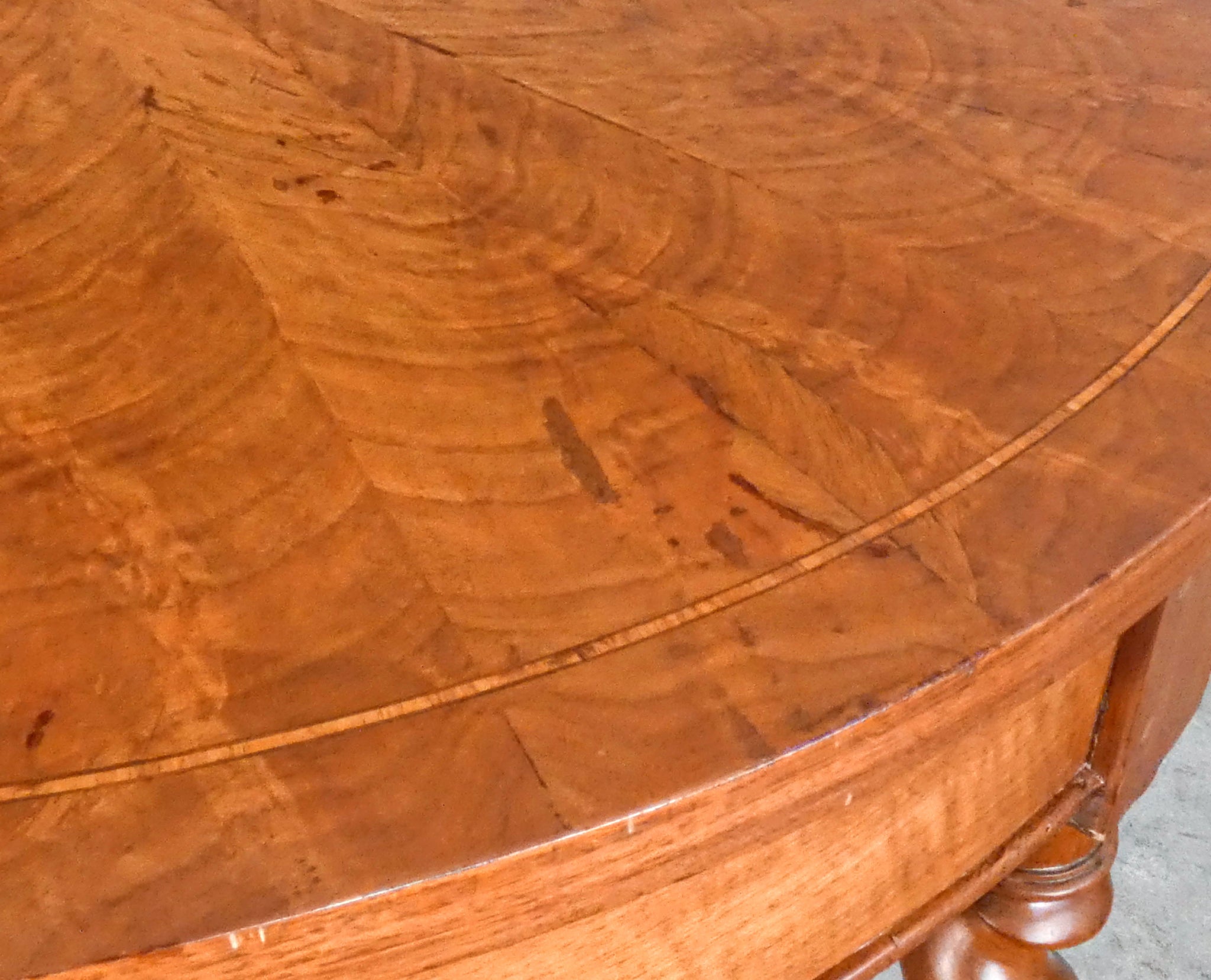 tavolo carlo x rotondo legno noce intarsiato epoca 1800 gambe tortili antico