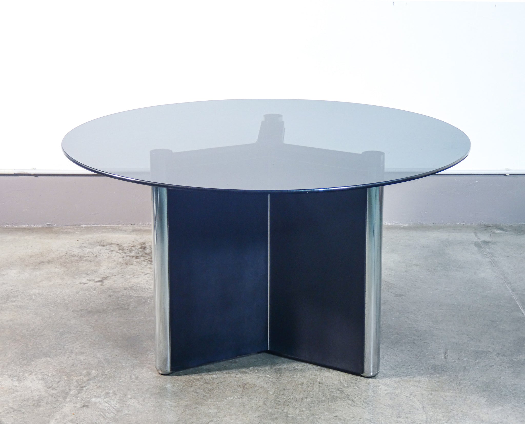 tavolo circolare design italia vintage 1970s vetro fume metallo cromato legno