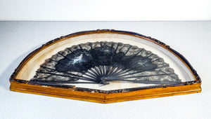 ventaglio seta ebano ricamato dipinto a mano firmato teca epoca 1800 antico